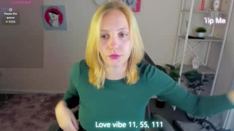 Snapshot of me1issa_bell chatting on February 17, 12:51 am Melissa online show from February 17, 12:51 am