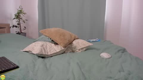 Snapshot of me__ow chatting on February 18, 9:21 am Nessa online show from February 18, 9:21 am