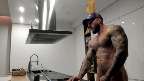 Snapshot of mealphamale chatting on December 30, 3:46 pm Alpha Male online show from December 30, 3:46 pm