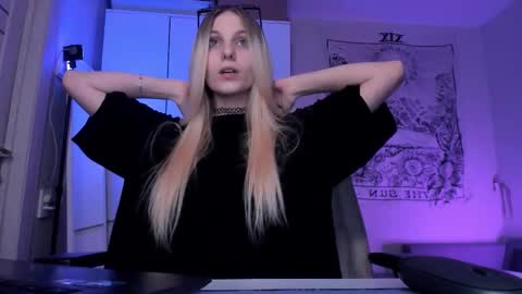 Snapshot of meandmaboy chatting on January 15, 3:22 am Anna online show from January 15, 3:22 am