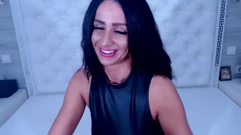 Medeea Bee online show from November 21, 4:55 am