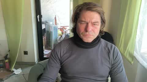 Snapshot of medeinoe chatting on January 12, 9:19 am medeinoe online show from January 12, 9:19 am