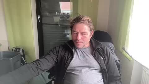 Snapshot of medeinoe chatting on January 30, 11:22 am medeinoe online show from January 30, 11:22 am