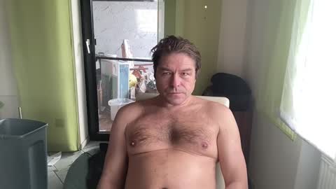 Snapshot of medeinoe chatting on January 31, 11:03 am medeinoe online show from January 31, 11:03 am