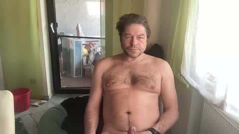 Snapshot of medeinoe chatting on February 8, 9:13 am medeinoe online show from February 8, 9:13 am