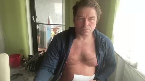 Snapshot of medeinoe chatting on February 24, 12:16 pm medeinoe online show from February 24, 12:16 pm