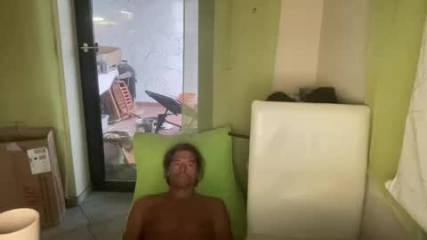 Snapshot of medeinoe chatting on October 6, 5:27 am medeinoe online show from October 6, 5:27 am