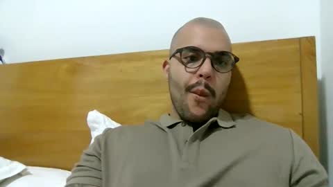 Snapshot of medellindrak chatting on January 1, 2:09 am filippoae online show from January 1, 2:09 am