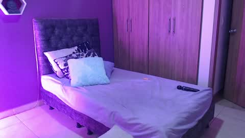 Snapshot of medelynevans chatting on January 31, 11:03 pm medelyn Instagram mady evans13 online show from January 31, 11:03 pm