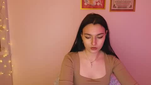 Snapshot of medina_andress chatting on February 26, 4:14 pm Dina online show from February 26, 4:14 pm