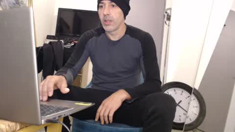 Snapshot of meditmtc chatting on December 25, 8:28 pm Meditmtc online show from December 25, 8:28 pm