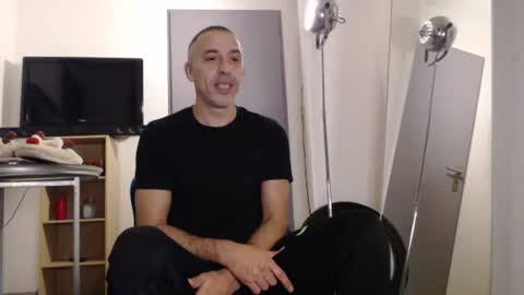 Snapshot of meditmtc chatting on December 29, 8:15 pm Meditmtc online show from December 29, 8:15 pm