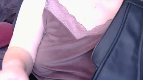 Snapshot of medjik_lool chatting on August 3, 9:04 am Oltereodora-lima online show from August 3, 9:04 am