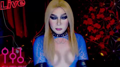 THE QUEEN ALPHA   Queen Medusa Prey online show from October 31, 3:13 pm