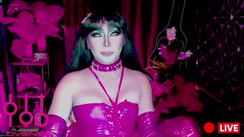 THE QUEEN ALPHA   Queen Medusa Prey online show from February 13, 8:05 pm