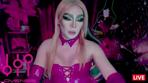 THE QUEEN ALPHA   Queen Medusa Prey online show from February 14, 8:11 am