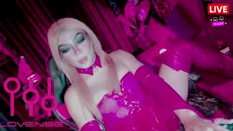 THE QUEEN ALPHA   Queen Medusa Prey online show from April 9, 9:36 am