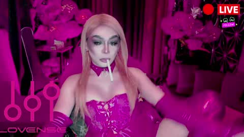 THE QUEEN ALPHA   Queen Medusa Prey online show from April 17, 8:01 pm