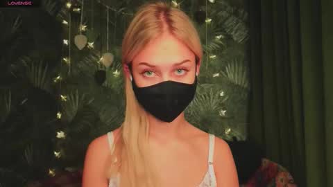 meeeewmeeeeow online show from November 22, 10:53 pm