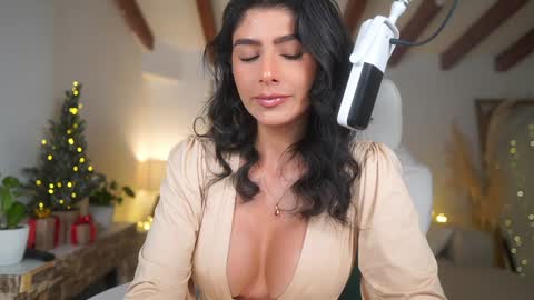 Snapshot of meegan1 chatting on December 5, 4:44 pm Andrea online show from December 5, 4:44 pm