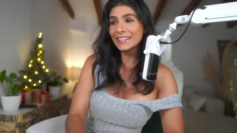 Snapshot of meegan1 chatting on December 6, 8:18 pm Andrea online show from December 6, 8:18 pm