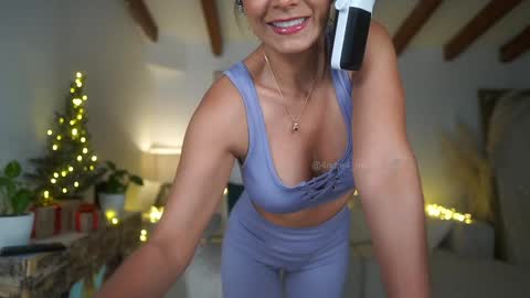 Snapshot of meegan1 chatting on December 8, 10:36 pm Andrea online show from December 8, 10:36 pm