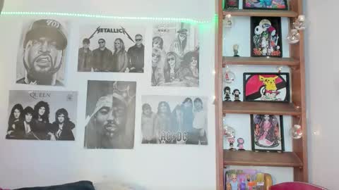 Snapshot of meeowlody chatting on November 12, 10:20 pm Emily online show from November 12, 10:20 pm