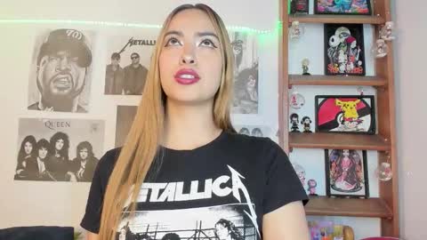 Snapshot of meeowlody chatting on November 19, 11:16 pm Emily online show from November 19, 11:16 pm