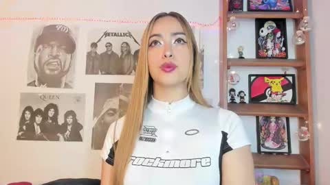 Snapshot of meeowlody chatting on November 30, 12:58 am Emily online show from November 30, 12:58 am