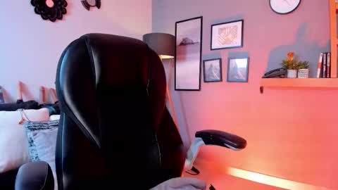 Snapshot of megaan_grey_ chatting on November 15, 5:16 am Megan Grey 3 online show from November 15, 5:16 am