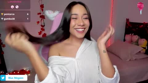 Snapshot of megan__blue chatting on November 18, 11:15 pm Megan online show from November 18, 11:15 pm