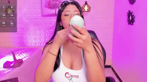 Snapshot of megan_bigboobs3 chatting on December 5, 10:24 am Megan online show from December 5, 10:24 am