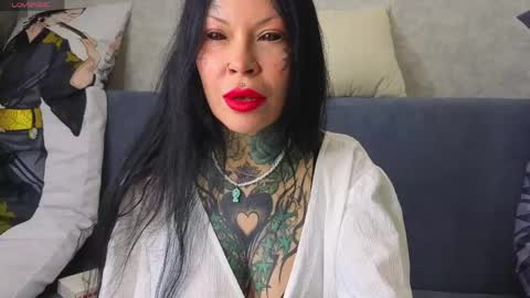 Snapshot of megan_blackmoon chatting on May 23, 6:07 am Helena Tuman online show from May 23, 6:07 am