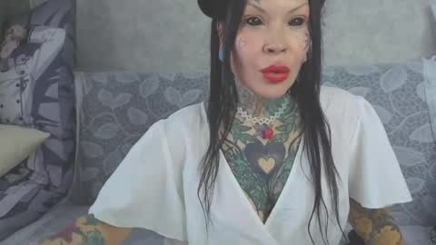 Snapshot of megan_blackmoon chatting on May 31, 10:22 am Helena Tuman online show from May 31, 10:22 am