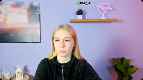 megan_cold online show from October 19, 8:48 am