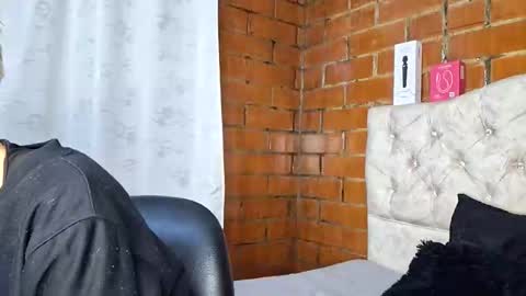 Megan and sophi online show from May 23, 12:27 am
