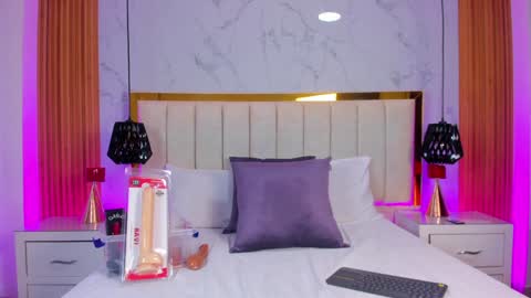 Snapshot of megan_cruzgb chatting on February 5, 10:33 pm Carolina Paez online show from February 5, 10:33 pm