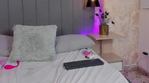 Snapshot of megan_cruzgb chatting on February 26, 2:04 am Carolina Paez online show from February 26, 2:04 am