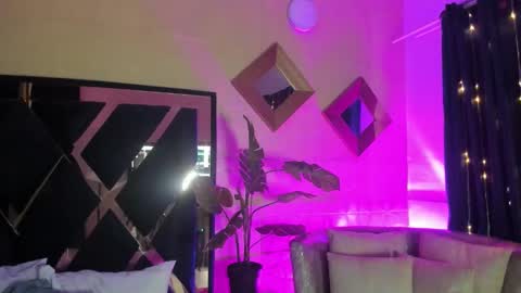     online show from March 5, 11:28 am