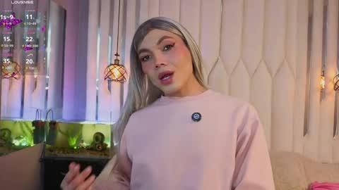 Snapshot of megan_do_santos chatting on May 2, 8:25 pm megan do santos online show from May 2, 8:25 pm