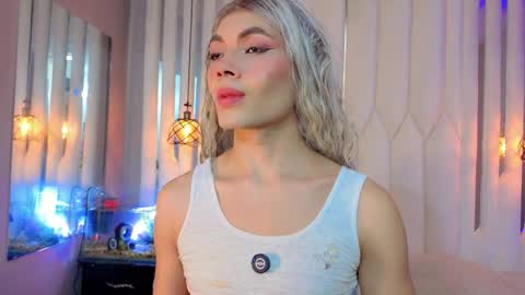 Snapshot of megan_do_santos chatting on June 2, 7:49 pm megan do santos online show from June 2, 7:49 pm