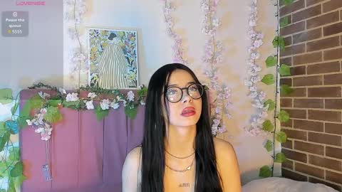 megan_gg online show from March 31, 9:15 pm