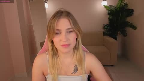 Snapshot of megan_gonzalezzz chatting on May 25, 1:33 am megan_gonzalezzz online show from May 25, 1:33 am