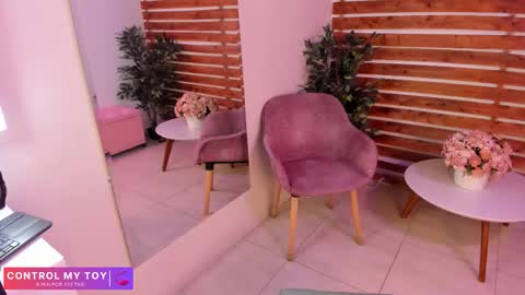megan_raiin online show from December 3, 7:38 am