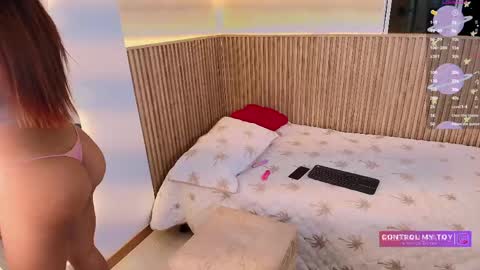 megan_raiin online show from April 22, 8:39 am