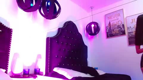 Snapshot of megan_saint chatting on September 13, 3:17 am megan_saint online show from September 13, 3:17 am