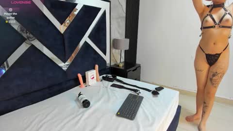 Megan Sweet online show from November 21, 2:43 am