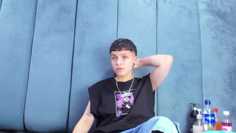 megan_thompsonn_ online show from March 18, 2:15 am