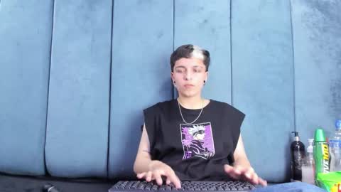 megan_thompsonn_ online show from April 15, 2:29 am