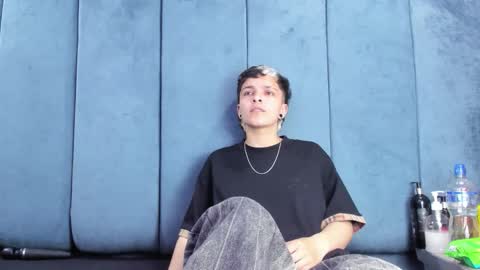 megan_thompsonn_ online show from April 16, 2:23 am